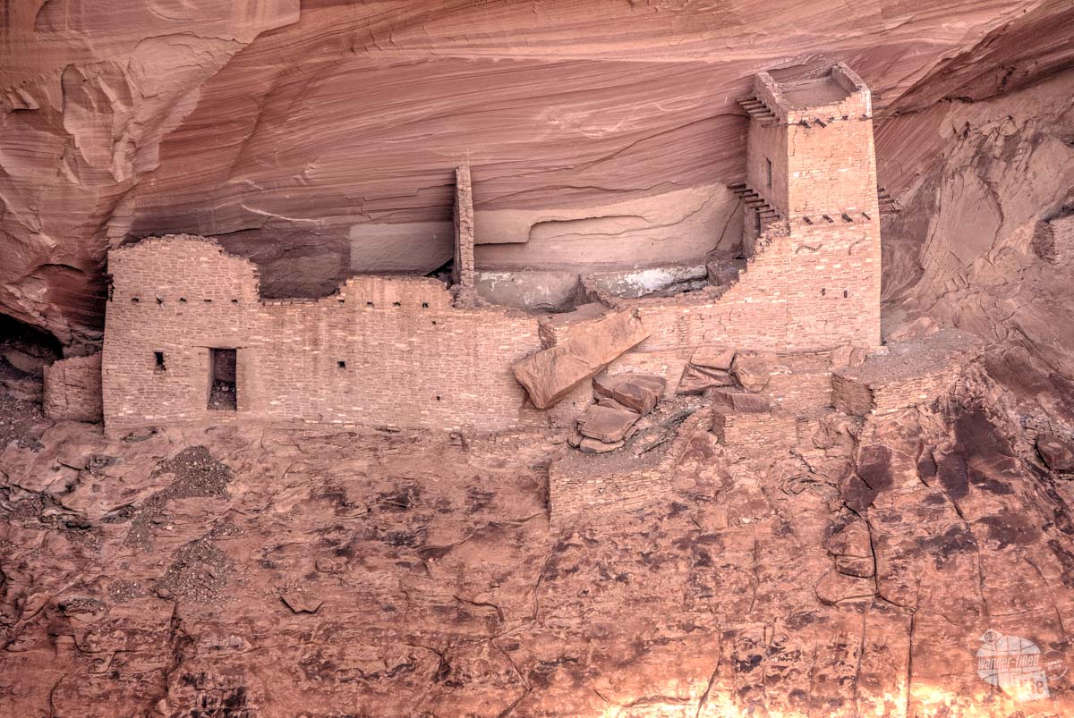 Mummy Cave Ruins in Canyon de Chelly National Monument in Arizona