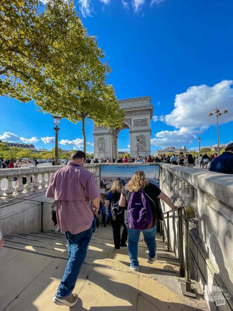 Walkway to the Arc de Triomphe