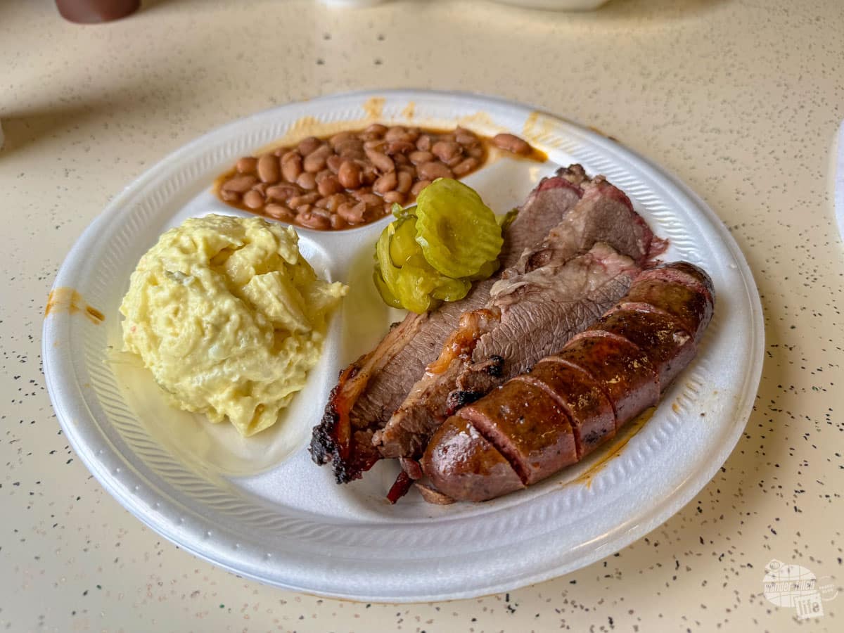 There's nothing special about the presentation but the barbecue is amazing at Jasper's Bar-B-Q in Waco, Texas.
